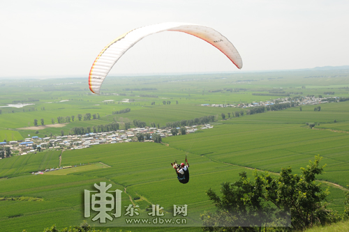 全國“飛友”聚龍江 享受滑翔樂趣
