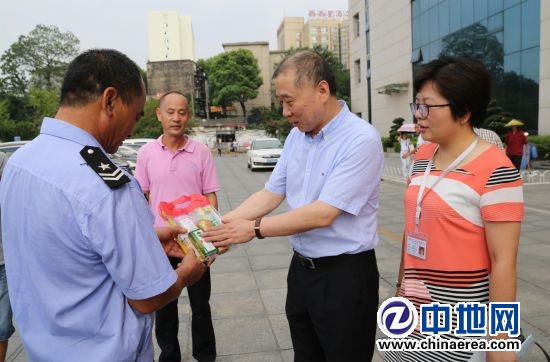 炎炎夏日“送清涼” 齊抓共管“保安全”—湖南省腫瘤醫(yī)院開展安全生產(chǎn)大檢查活動