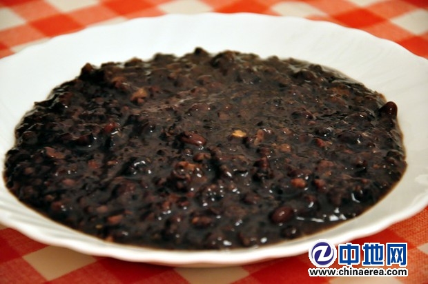 氣色紅潤(rùn)皮膚白皙 女人必吃4款美容養(yǎng)顏粥