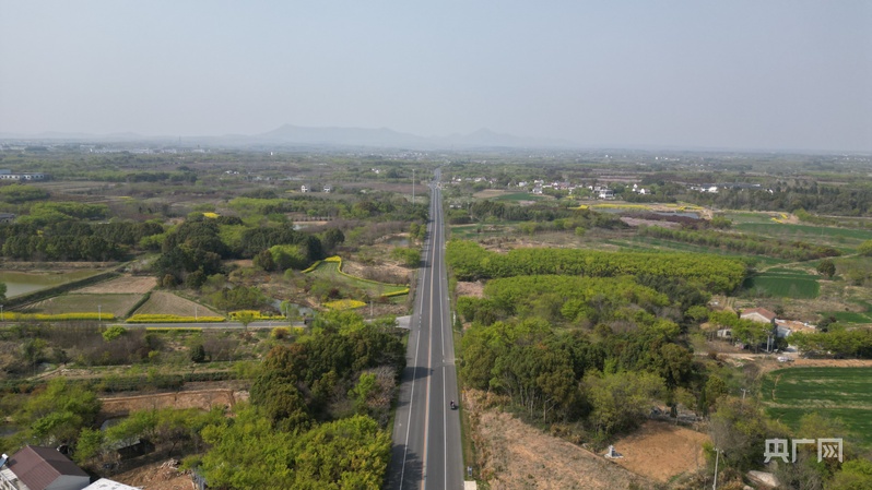 【鄉(xiāng)路上，感受脈動(dòng)中國(guó)】“彩虹公路”連接山水之約