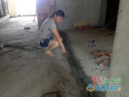 新房尚未裝修樓板就開裂 遭多名業(yè)主投訴