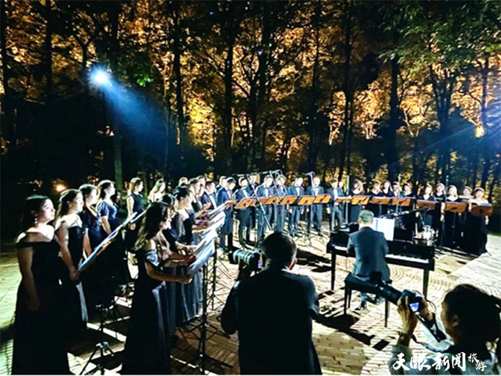 半月灣森林營地里的音樂會(huì).jpg