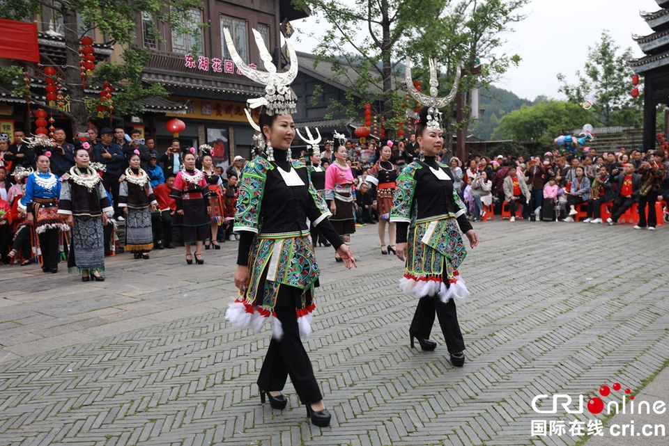 貴州丹寨“五一”<a href=http://www.arpwindows.com target=_blank class=infotextkey>旅游</a>市場火熱 舉辦精彩紛呈系列活動_fororder_苗家非遺展演 攝影  楊展凌