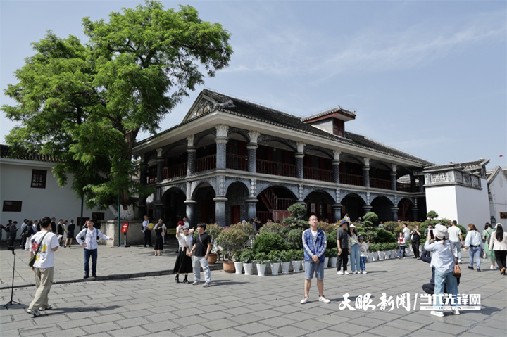“五一”遵義會(huì)議會(huì)址迎客潮 紅色旅游掀起新熱度