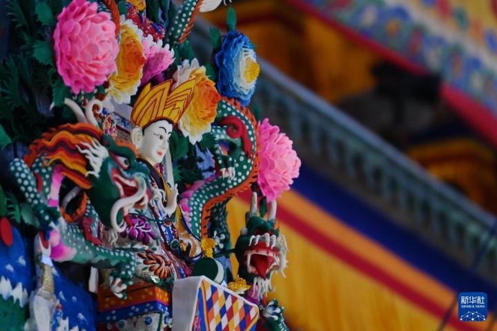 這是拉卜楞寺酥油花燈展上展出的酥油花作品(2月24日攝)。新華社記者 陳斌 攝