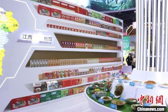 圖為第三屆中國米粉節(jié)主展館現(xiàn)場展示的江西省米粉產(chǎn)品。(資料圖) 熊錦陽 攝