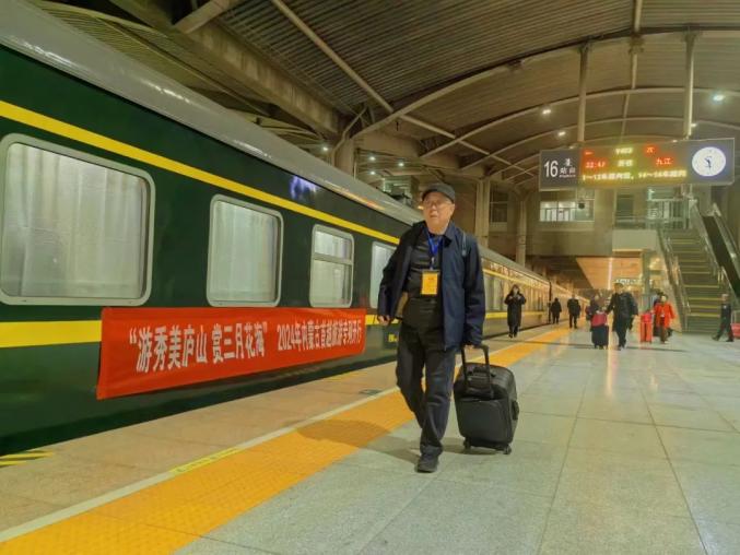 內(nèi)蒙古首次！呼和浩特開通直達港澳地區(qū)旅游專列