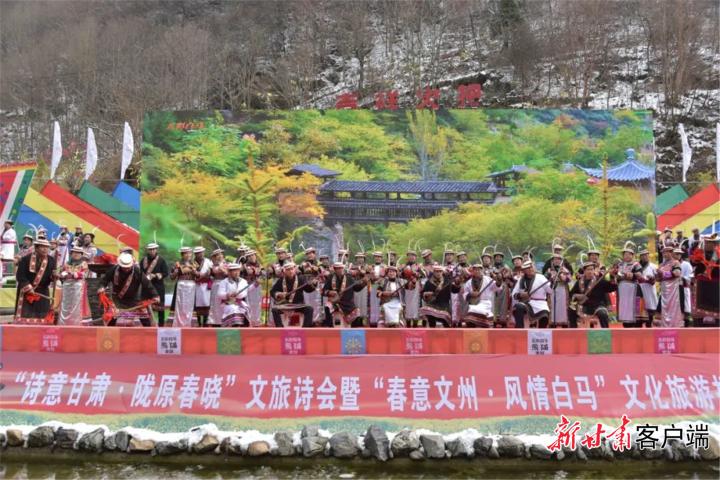 “隴原春曉”隴南詩會(huì)和甘肅文旅網(wǎng)紅創(chuàng)作隴南站活動(dòng)首日走進(jìn)文縣。