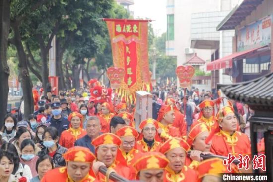 巡游活動吸引了眾多市民和游客。麻涌鎮(zhèn) 供圖