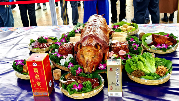 【潮起三月三】2024年“廣西三月三·河池嘉年華 民族團(tuán)結(jié)多彩田園大集市”開(kāi)市_fororder_圖片16