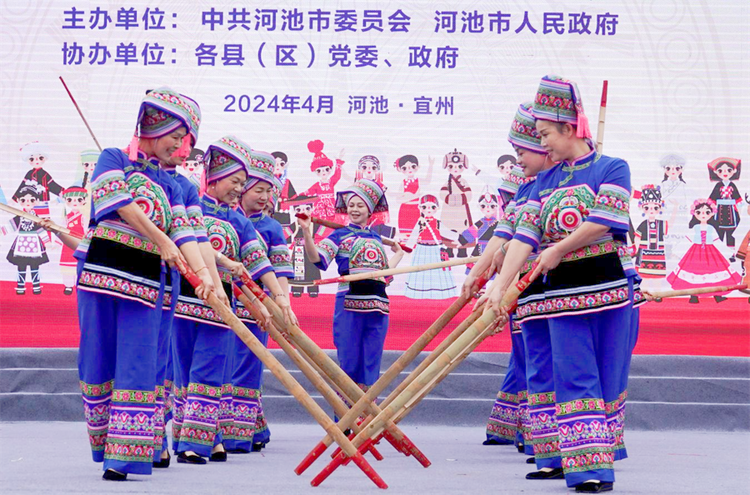 【潮起三月三】2024年“廣西三月三·河池嘉年華 民族團(tuán)結(jié)多彩田園大集市”開(kāi)市_fororder_圖片11