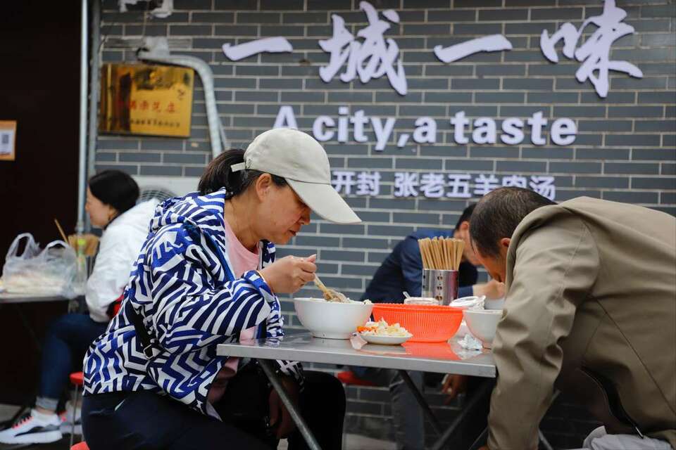 河南開封鼓樓區(qū)：夜市繁華與早餐文化交相輝映