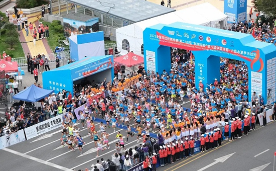 貴州<a href=http://www.gzculture.net target=_blank class=infotextkey>六盤水</a>榮獲“中國最佳康養(yǎng)旅居度假城市”稱號(hào)_fororder_640~1