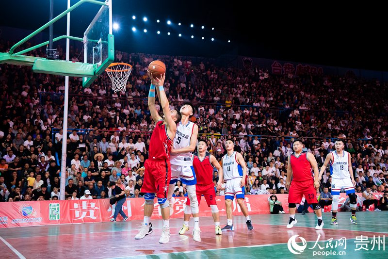10 遵義道真代表隊對陣<a href=http://www.gzculture.net target=_blank class=infotextkey>貴陽</a>修文代表隊現(xiàn)場。人民網(wǎng)記者 涂敏 攝