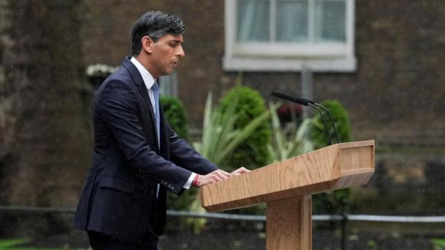 英國(guó)首相里希·蘇納克（Rishi Sunak）當(dāng)?shù)貢r(shí)間5月22日傍晚在唐寧街首相府門外宣布，新一屆英國(guó)大選將于7月4日舉行。