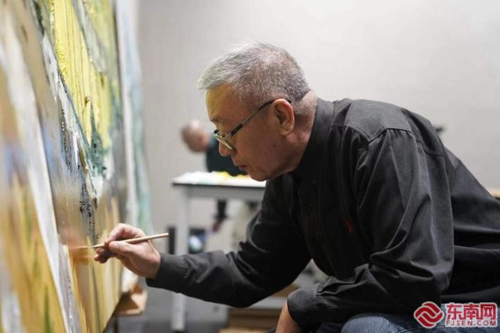 現(xiàn)場作畫 浦城縣融<a href=http://www.arpwindows.com target=_blank class=infotextkey>媒體</a>中心供圖 現(xiàn)場作畫 浦城縣融<a href=http://www.arpwindows.com target=_blank class=infotextkey>媒體</a>中心供圖