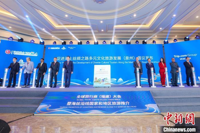 4月17日，絲綢之路<a href=http://www.arpwindows.com target=_blank class=infotextkey>旅游</a>城市聯(lián)盟在福建泉州發(fā)布《促進(jìn)海上絲綢之路多元文化<a href=http://www.arpwindows.com target=_blank class=infotextkey>旅游</a>發(fā)展(泉州)倡議》。泉州文旅局供圖