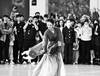 鄉(xiāng)村游 國風(fēng)熱 夜經(jīng)濟(jì)——“五一”假期全國<a href=http://www.arpwindows.com target=_blank class=infotextkey>旅游</a>市場熱點(diǎn)紛呈
