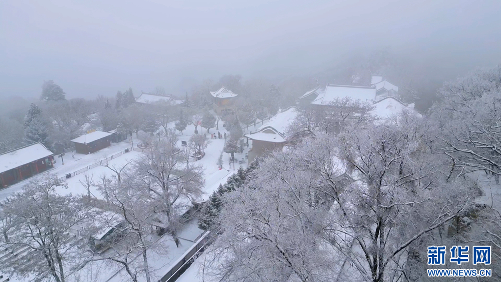 雪落崆峒山