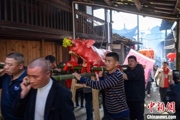 圖為三明市巖前鎮(zhèn)忠山村舉行“急腳尊王”祈福活動。張凌欣 攝