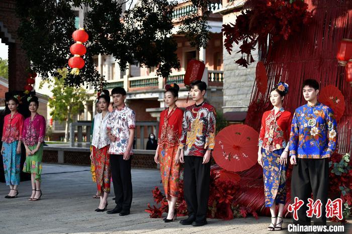 福建晉江：“華僑建筑博物館”上演娘惹服裝秀
