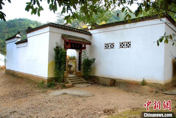 1143年秋后，14歲的朱子隨母遷崇安五夫。朱松托孤劉子羽，劉子羽視朱熹如己出，在其舍旁筑室安置朱熹一家，名曰紫陽樓。圖為紫陽樓。吳心正 攝