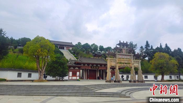 1191年5月，朱熹遷居建陽，次年承父志建“竹林精舍”，后更名為“滄洲精舍”，即淳祐四年(1244年)詔賜的“考亭書院”。圖為考亭書院。中新網(wǎng)記者 張麗君 攝