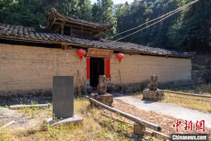 1175年，鵝湖論辯之后，朱子在更偏遠(yuǎn)的建陽莒口云谷山上建晦庵草堂，意在更深地隱居，以傾心講學(xué)論著，專研學(xué)問。圖為晦庵草堂。陳琦輝 攝