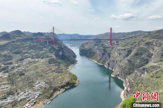 航拍貴州黔西河流春景美如畫
