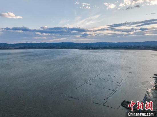 4月1日，圖為航拍貴州威寧草海國(guó)家級(jí)自然保護(hù)區(qū)。唐哲 攝