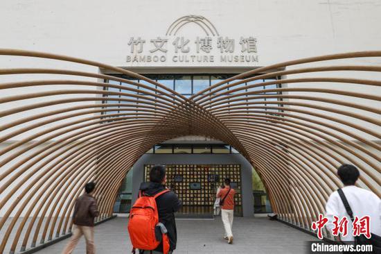 4月8日，參觀者進入竹文化博物館。中新網(wǎng)記者 瞿宏倫 攝