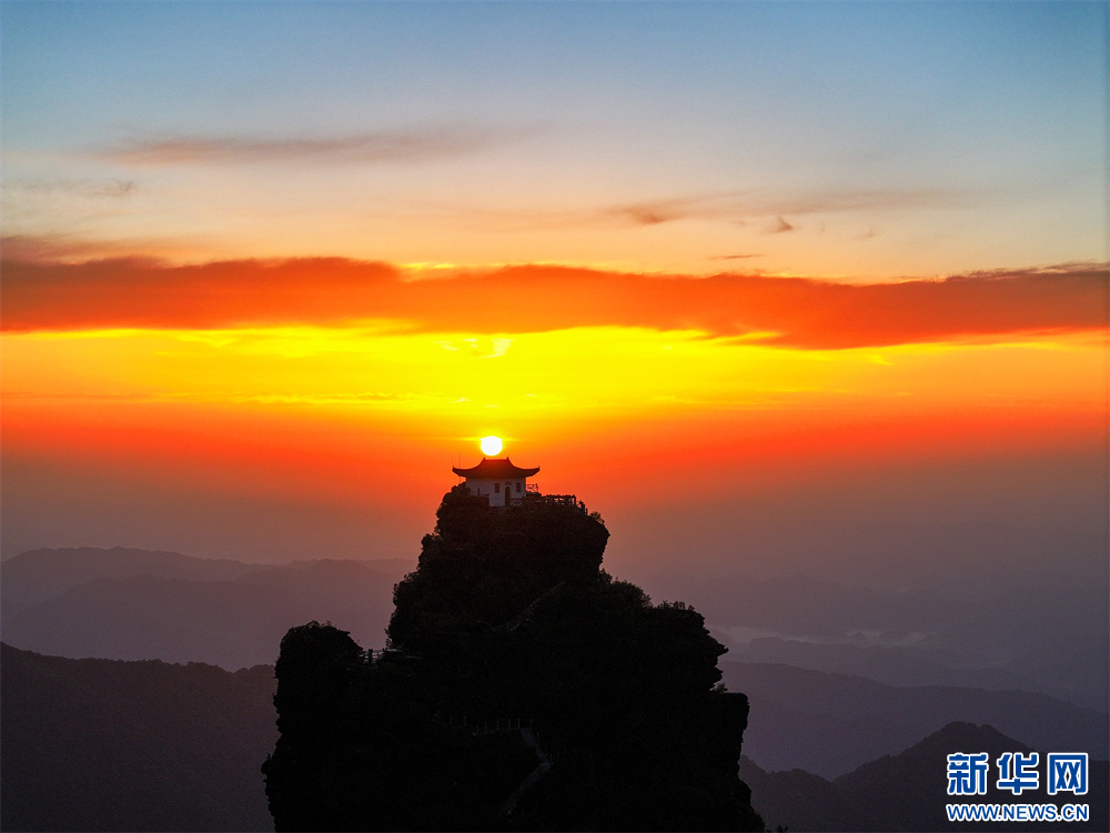 貴州梵凈山：初夏風光旖旎如畫