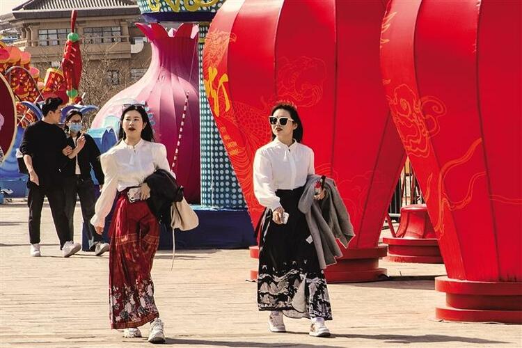 “新中式”出圈 “國(guó)潮風(fēng)”彰顯文化自信_(tái)fororder_微信圖片_20240321084600