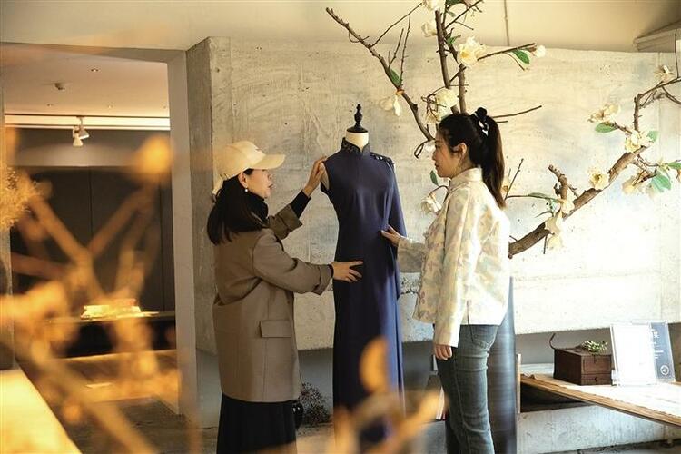“新中式”出圈 “國(guó)潮風(fēng)”彰顯文化自信_(tái)fororder_微信圖片_20240321084551