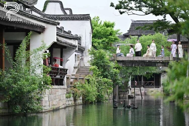 濮院時(shí)裝周：萬錦堂濮綢“花朝”新中式服裝秀舉行_fororder_微信圖片_20240427144905