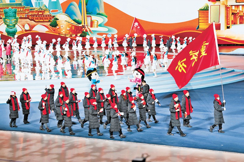 重慶市代表團首次在全國冬運會上舉旗亮相。華龍網(wǎng)記者 石濤 攝/視覺重慶