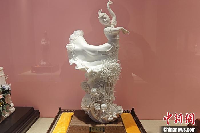 陶瓷藝術(shù)大師蘇志強作品《雀之靈》 吳冠標 攝