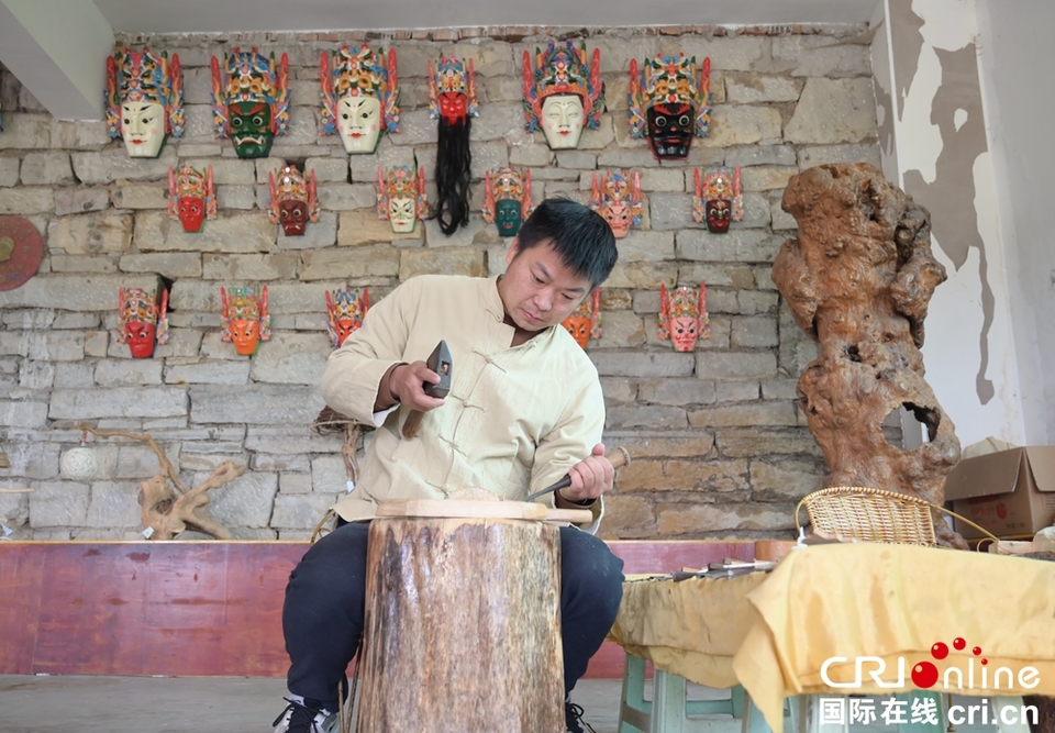 【解碼貴州·讀懂中國】<a href=http://www.gzculture.net target=_blank class=infotextkey>安順</a>地戲：六百年遺響唱新聲 薪火相傳讓非遺文化“落地生花”_fororder_DSC_3556.JPG