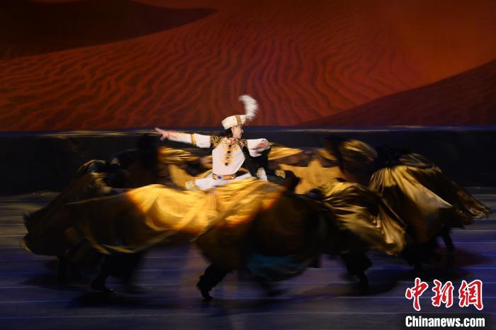 圖為舞劇《絲路花雨》中展示的波斯舞蹈。李亞龍 攝