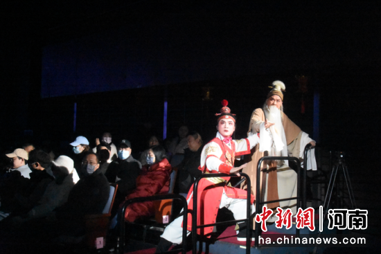 《程嬰救孤》演出現(xiàn)場。河南豫劇院供圖